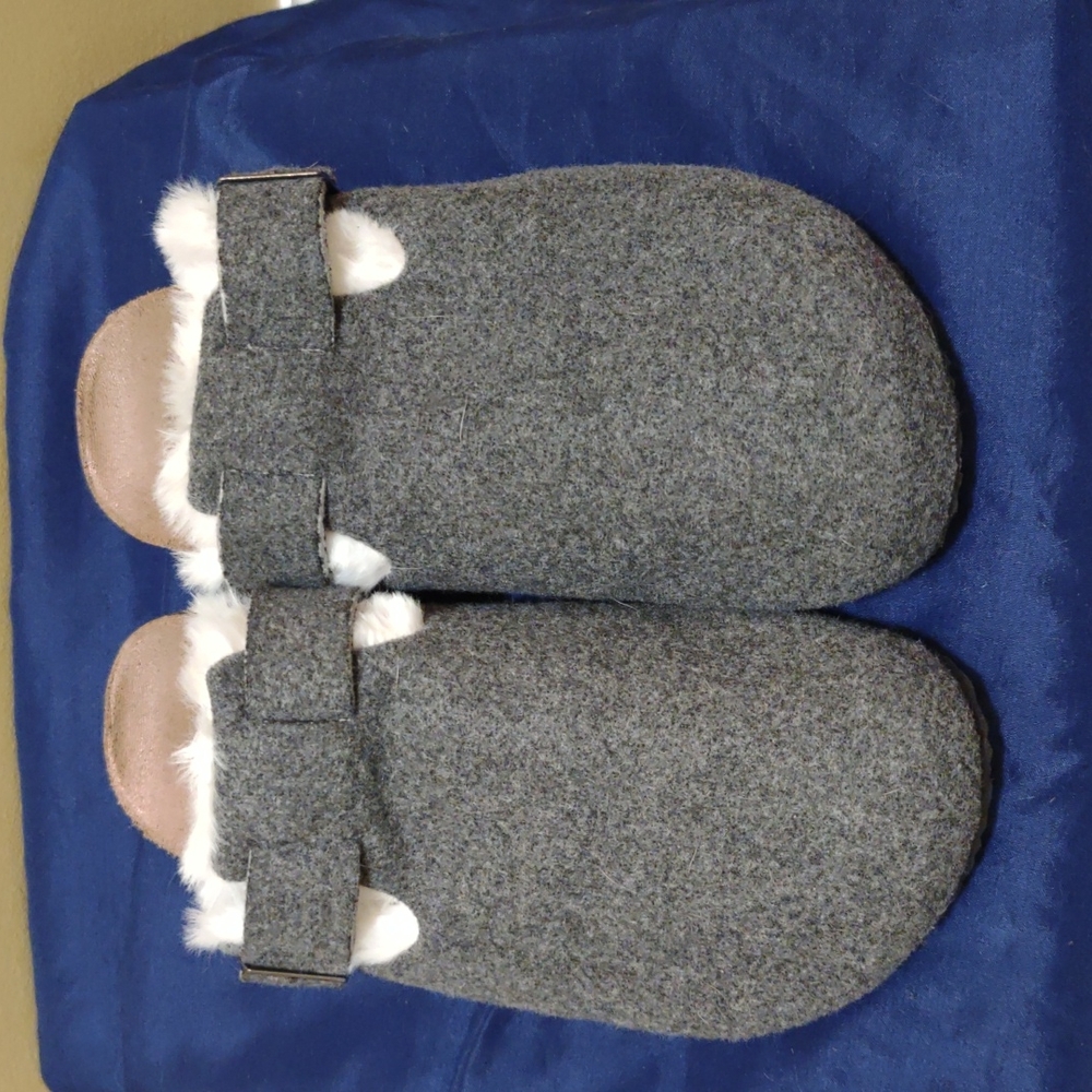 Fuzzy clogs